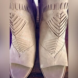 Universal Thread Beige Cutout Ankle Booties
